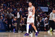 篮球直播-NBA官方：布克因公开批评裁判被罚款35000美元；取消其G2技犯